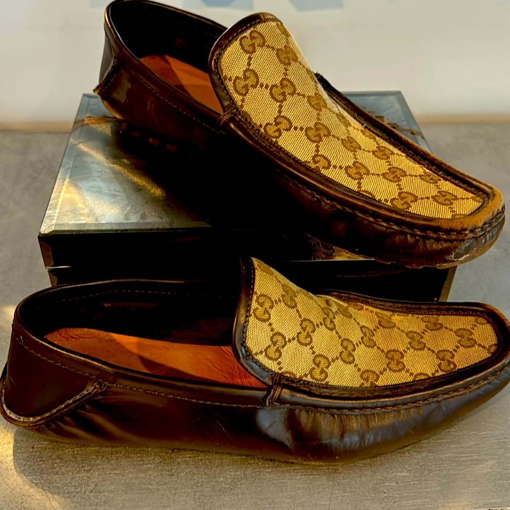 Men’s Gucci logo loafer excellent condition